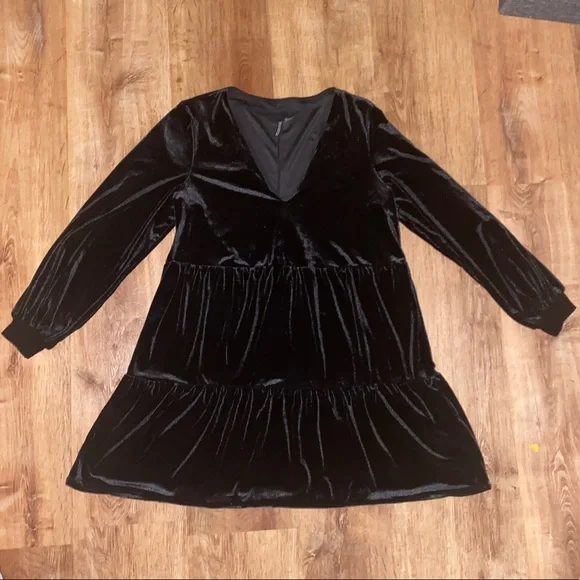 Women’s Black Velvet Dress from H&M - Picture 2 of 10